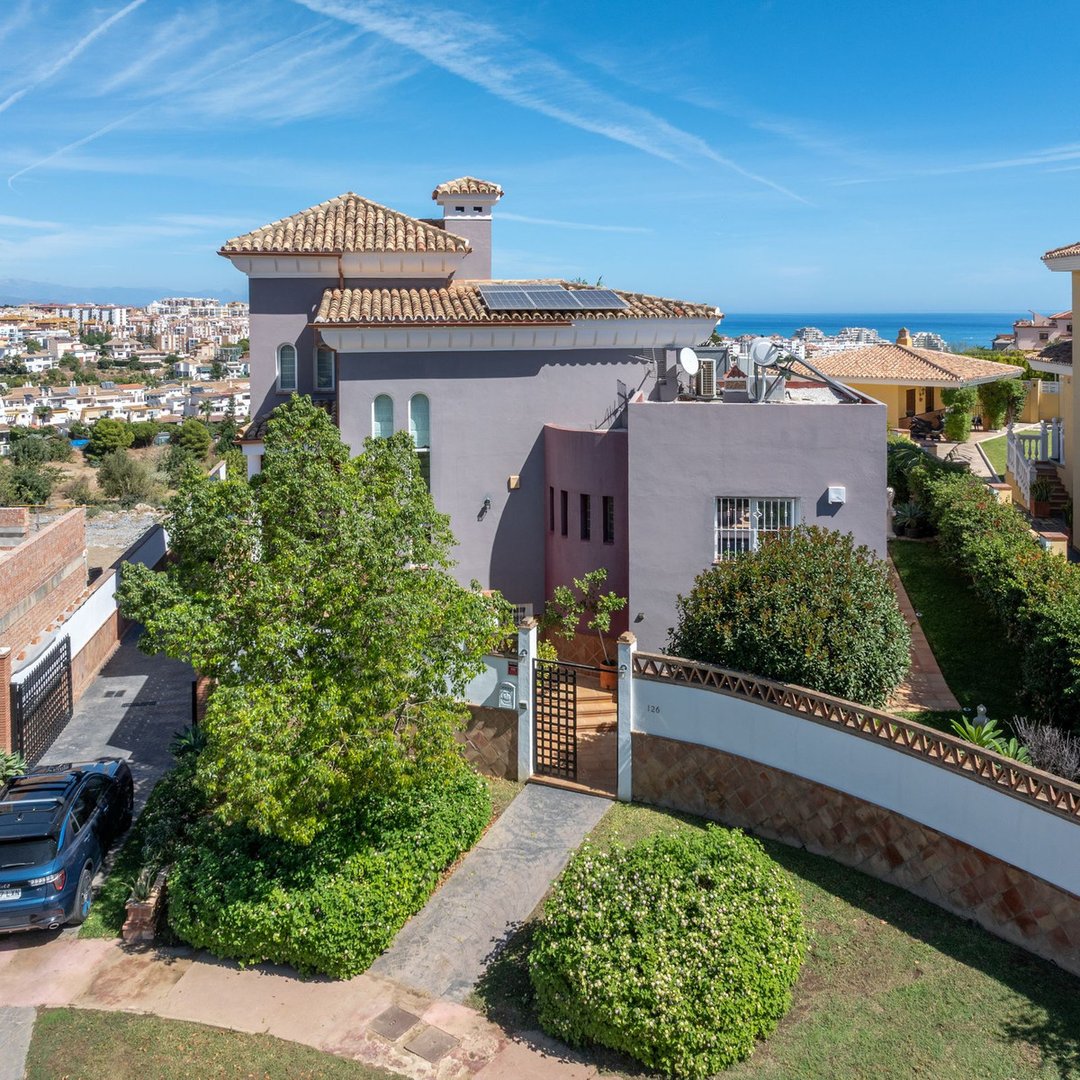 5 Bed Detached Villa in Torrequebrada