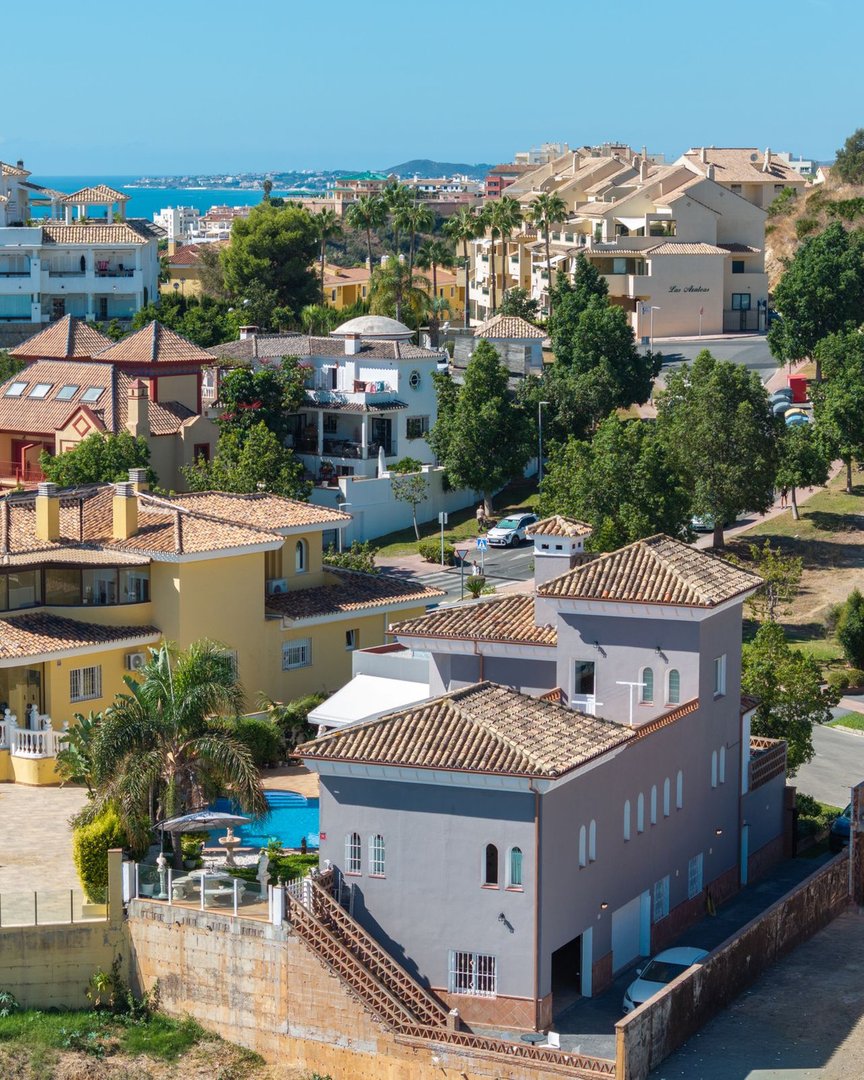 5 Bed Detached Villa in Torrequebrada