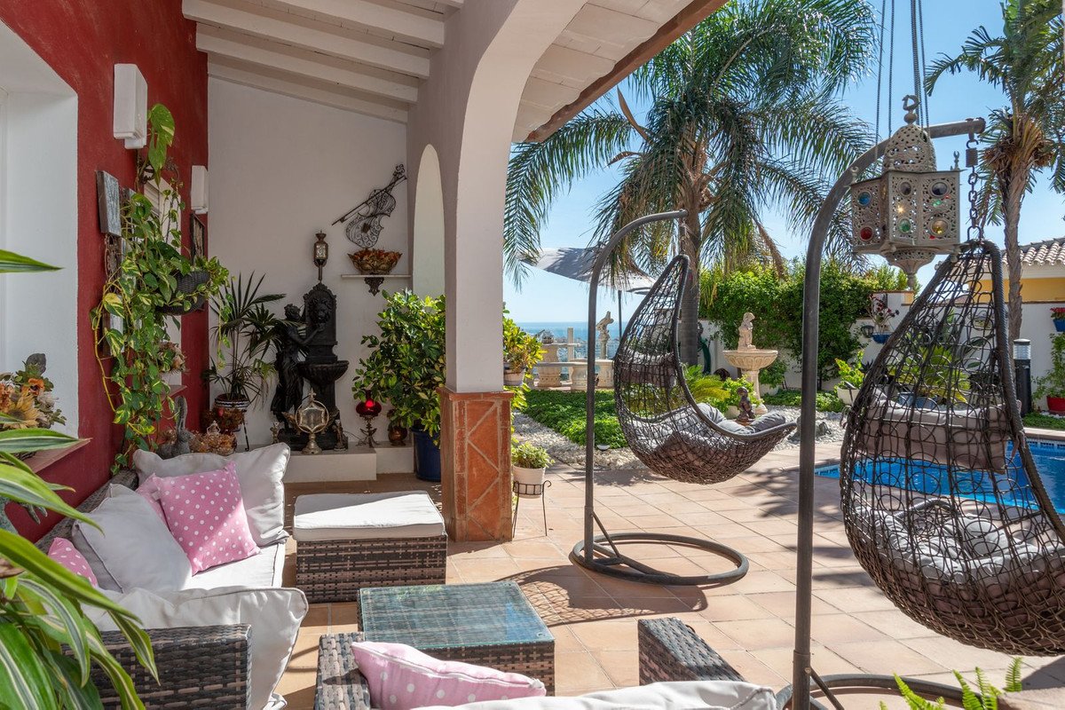 5 Bed Detached Villa in Torrequebrada