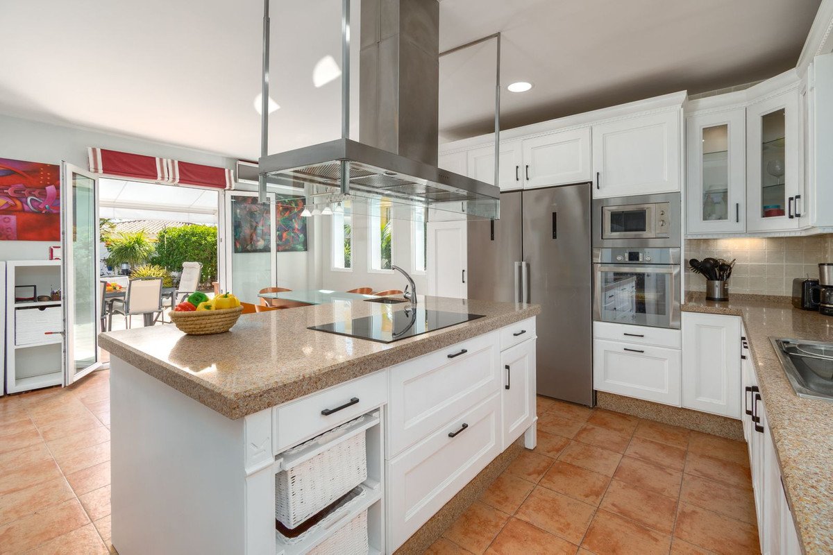 5 Bed Detached Villa in Torrequebrada