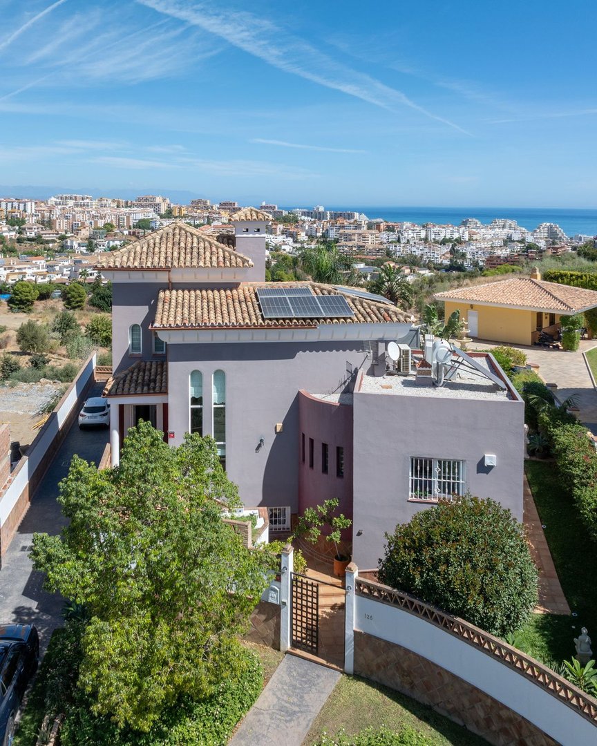 5 Bed Detached Villa in Torrequebrada