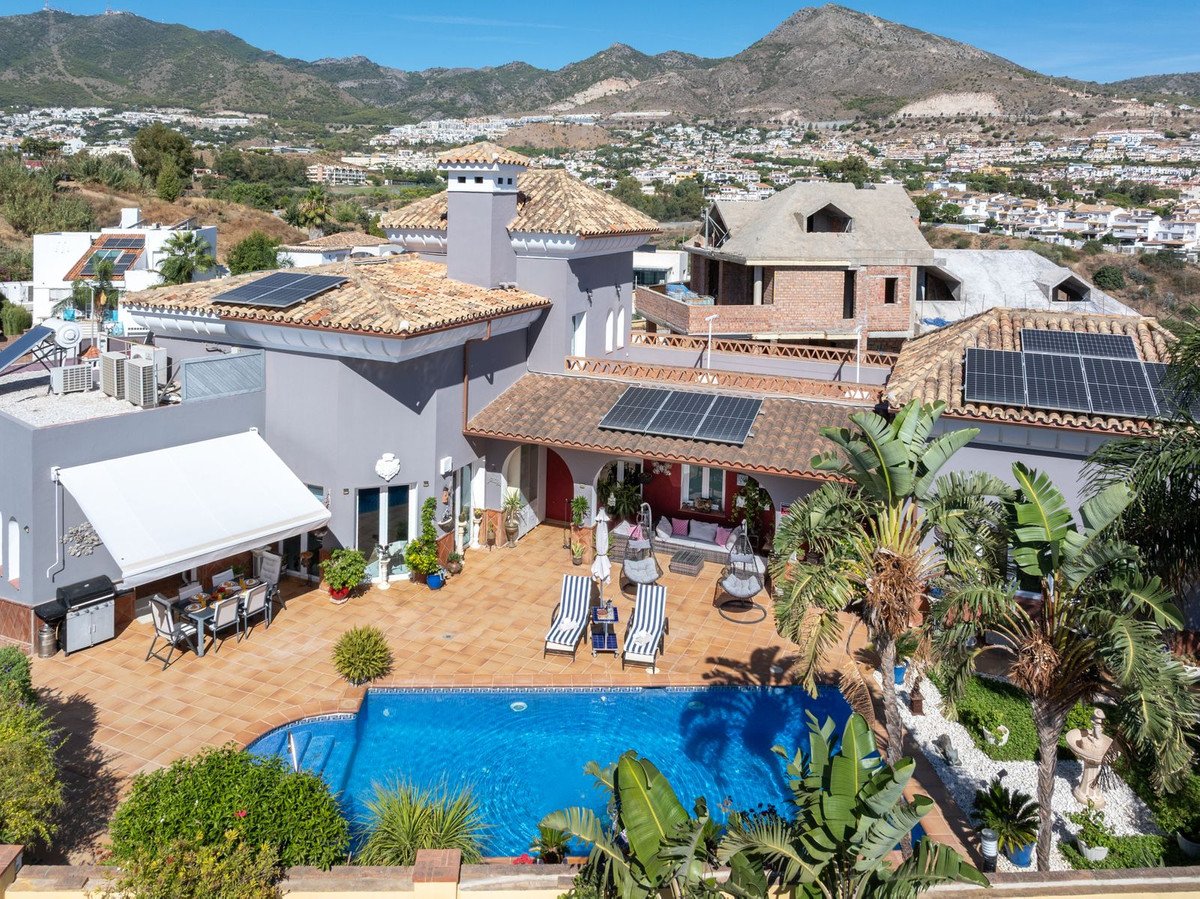 5 Bed Detached Villa in Torrequebrada