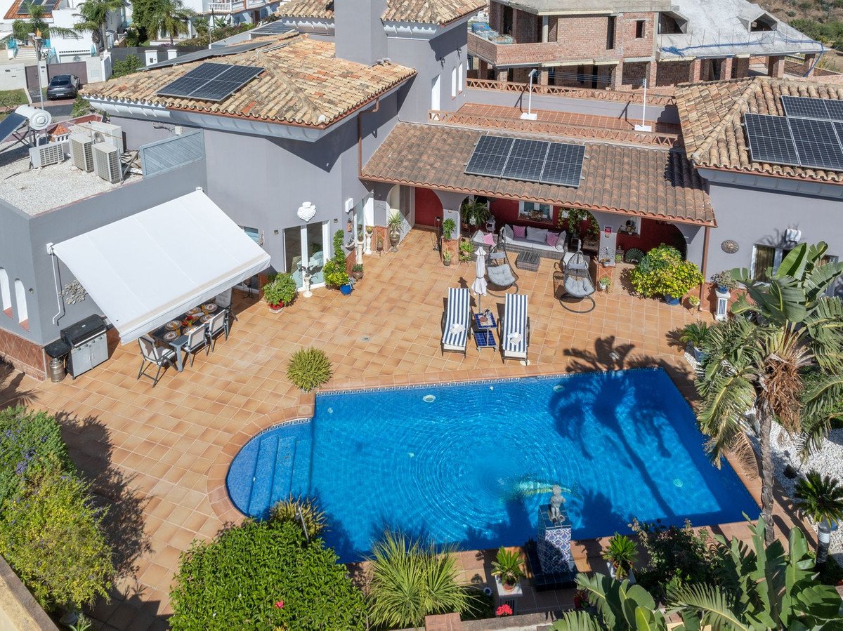 5 Bed Detached Villa in Torrequebrada