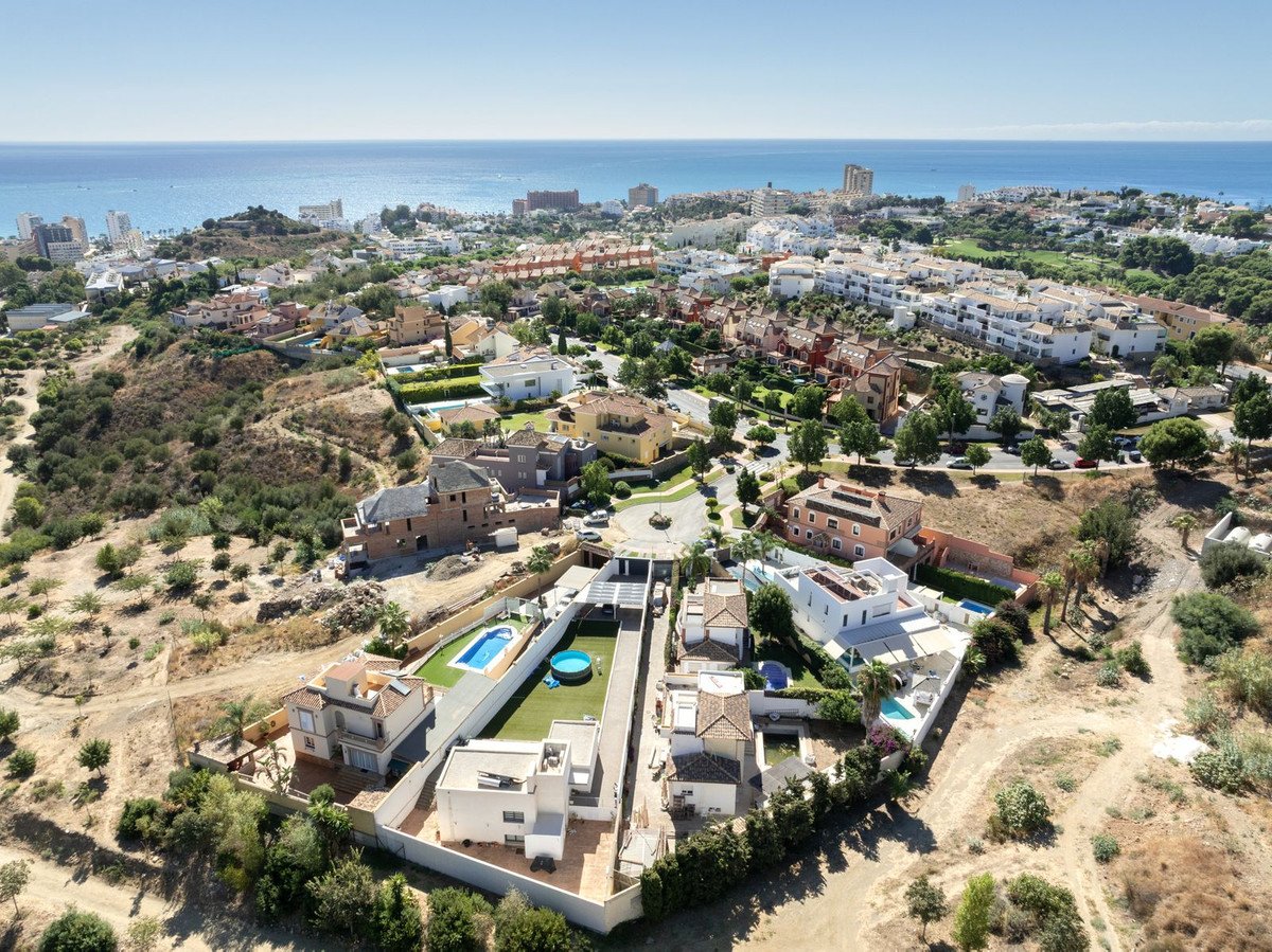 5 Bed Detached Villa in Torrequebrada