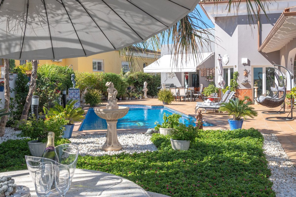 5 Bed Detached Villa in Torrequebrada