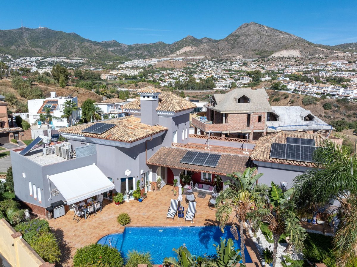 5 Bed Detached Villa in Torrequebrada