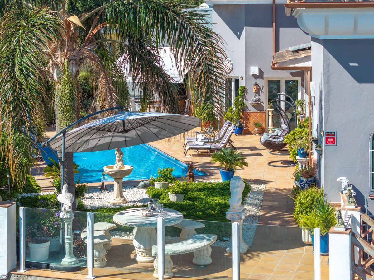 5 Bed Detached Villa in Torrequebrada