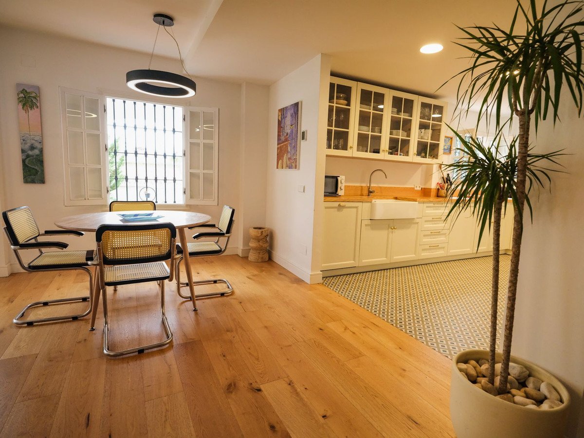 6 Bed Detached Villa in Málaga Este