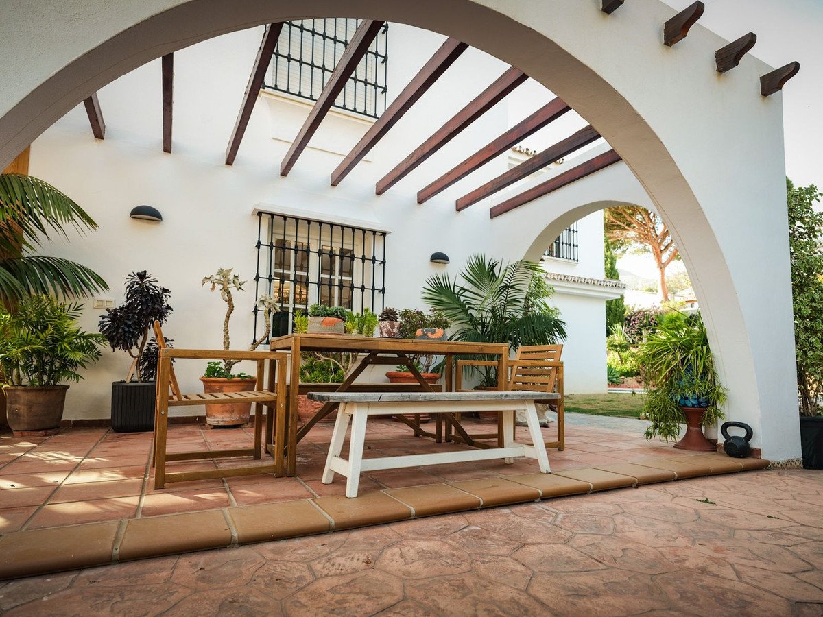 6 Bed Detached Villa in Málaga Este