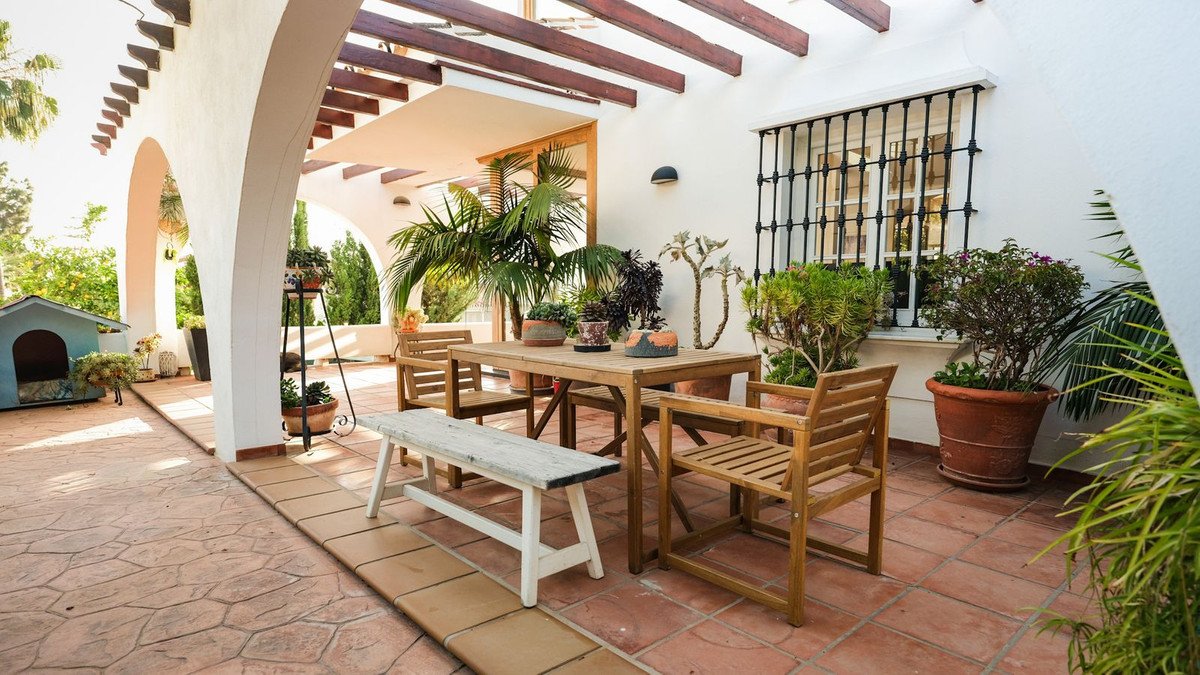 6 Bed Detached Villa in Málaga Este