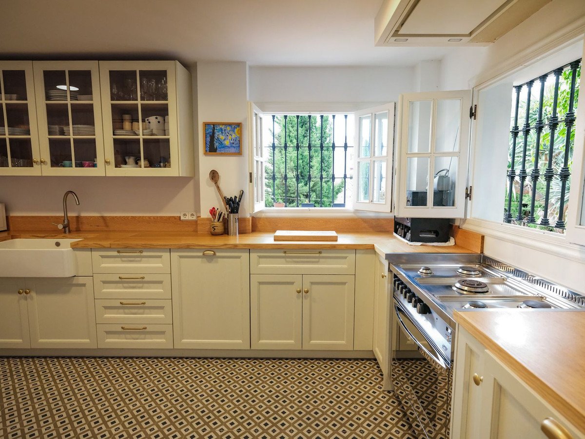 6 Bed Detached Villa in Málaga Este