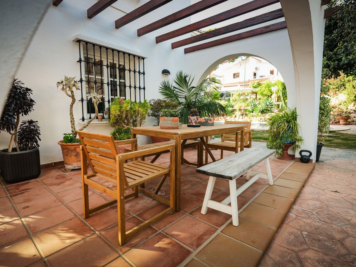6 Bed Detached Villa in Málaga Este