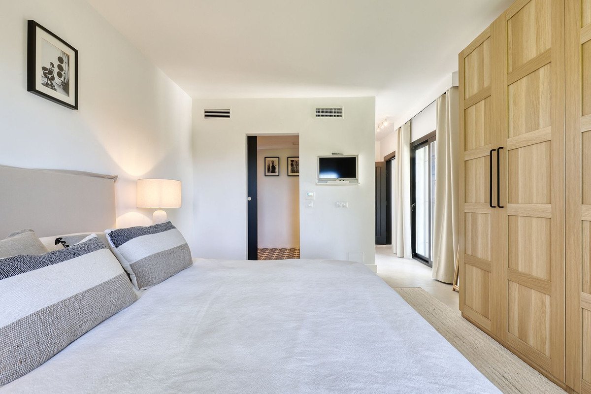 5 Bed Detached Villa in Hacienda Las Chapas