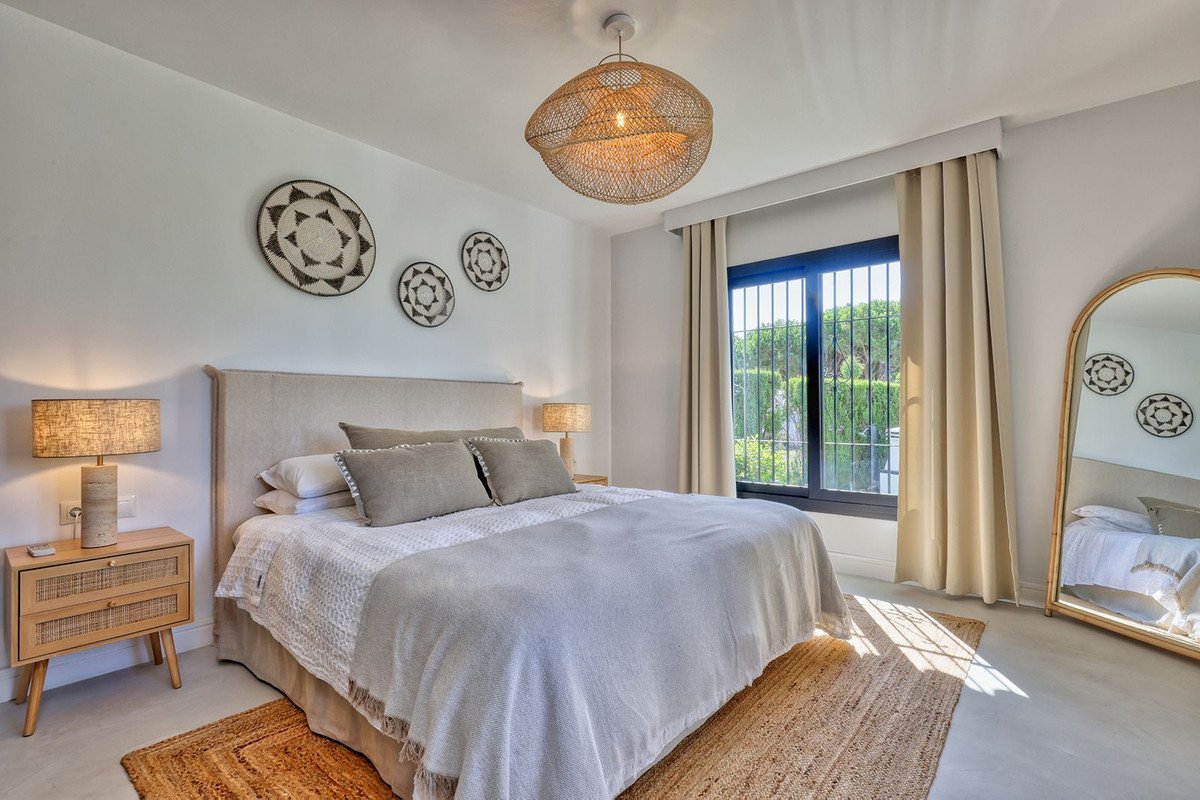 5 Bed Detached Villa in Hacienda Las Chapas