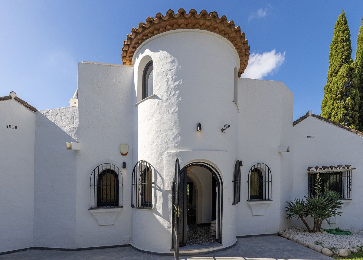 5 Bed Detached Villa in Hacienda Las Chapas