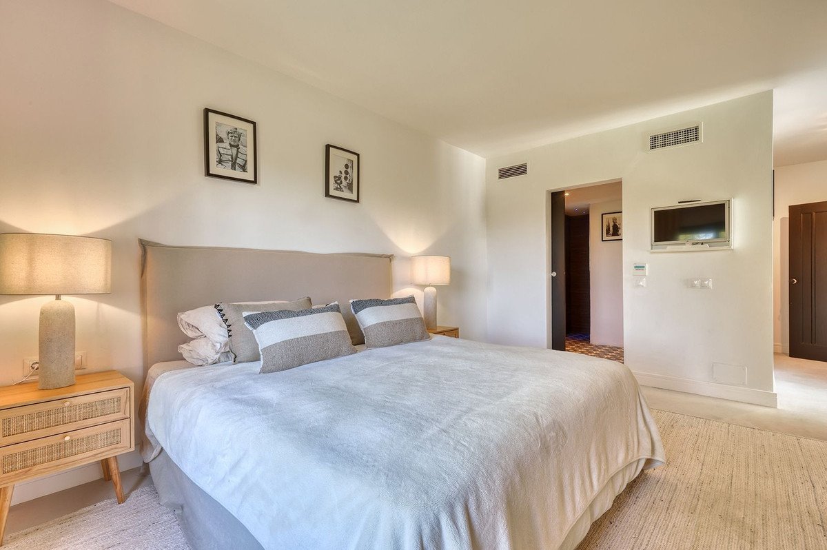 5 Bed Detached Villa in Hacienda Las Chapas