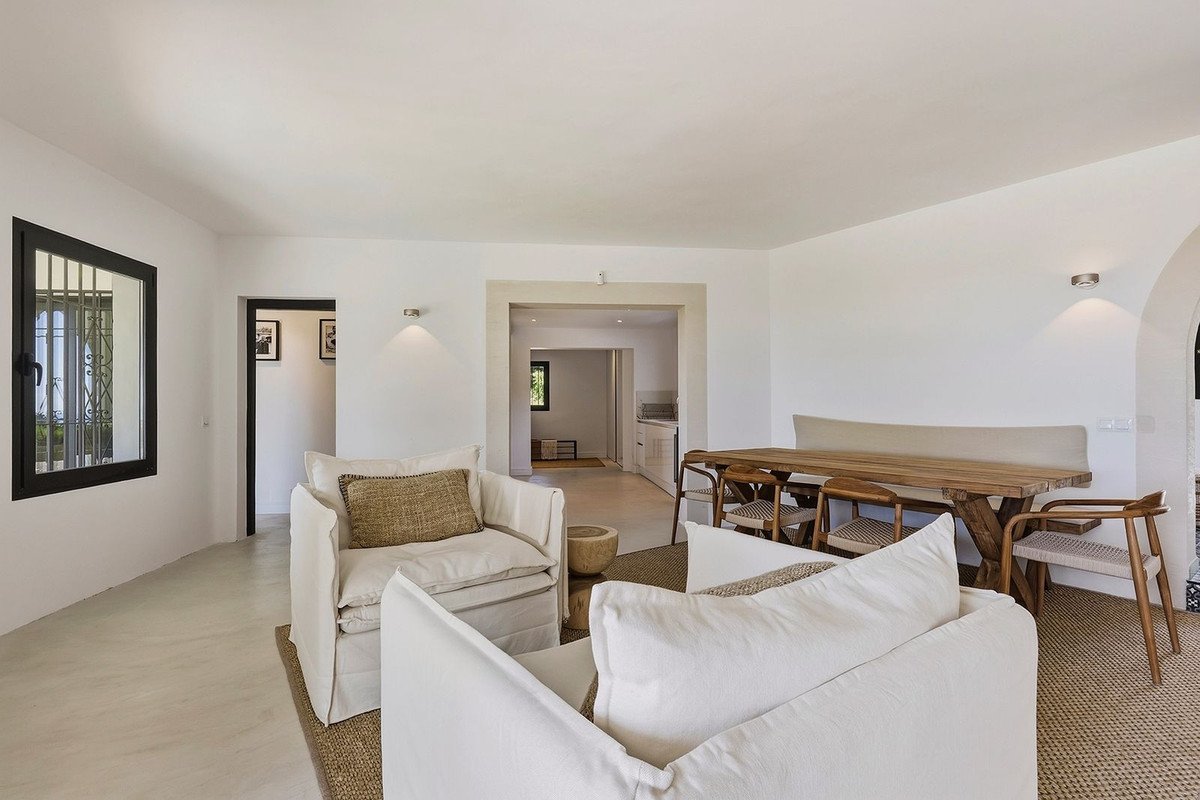 5 Bed Detached Villa in Hacienda Las Chapas