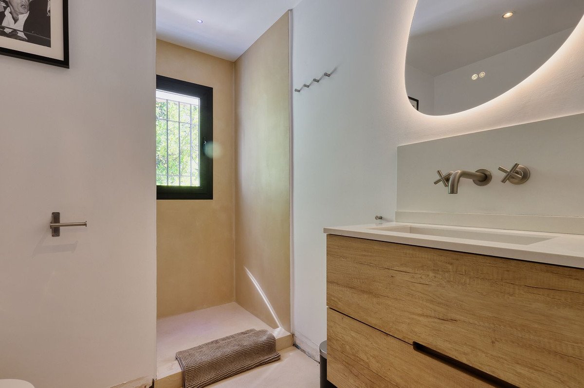 5 Bed Detached Villa in Hacienda Las Chapas