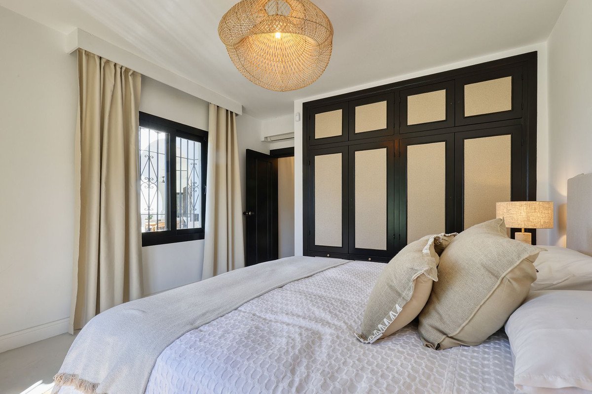 5 Bed Detached Villa in Hacienda Las Chapas