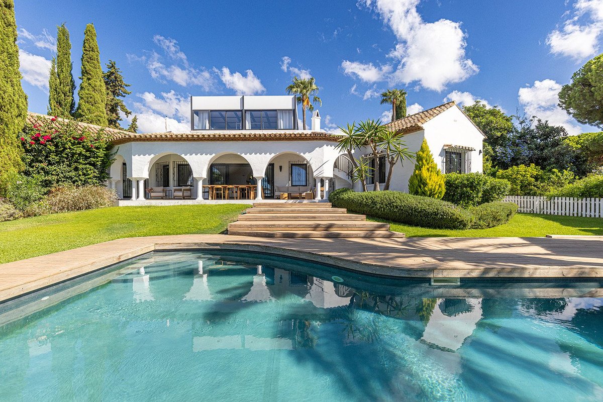 5 Bed Detached Villa in Hacienda Las Chapas