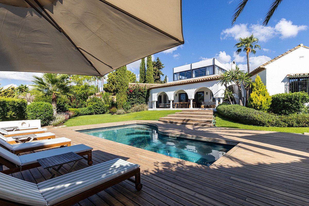 5 Bed Detached Villa in Hacienda Las Chapas