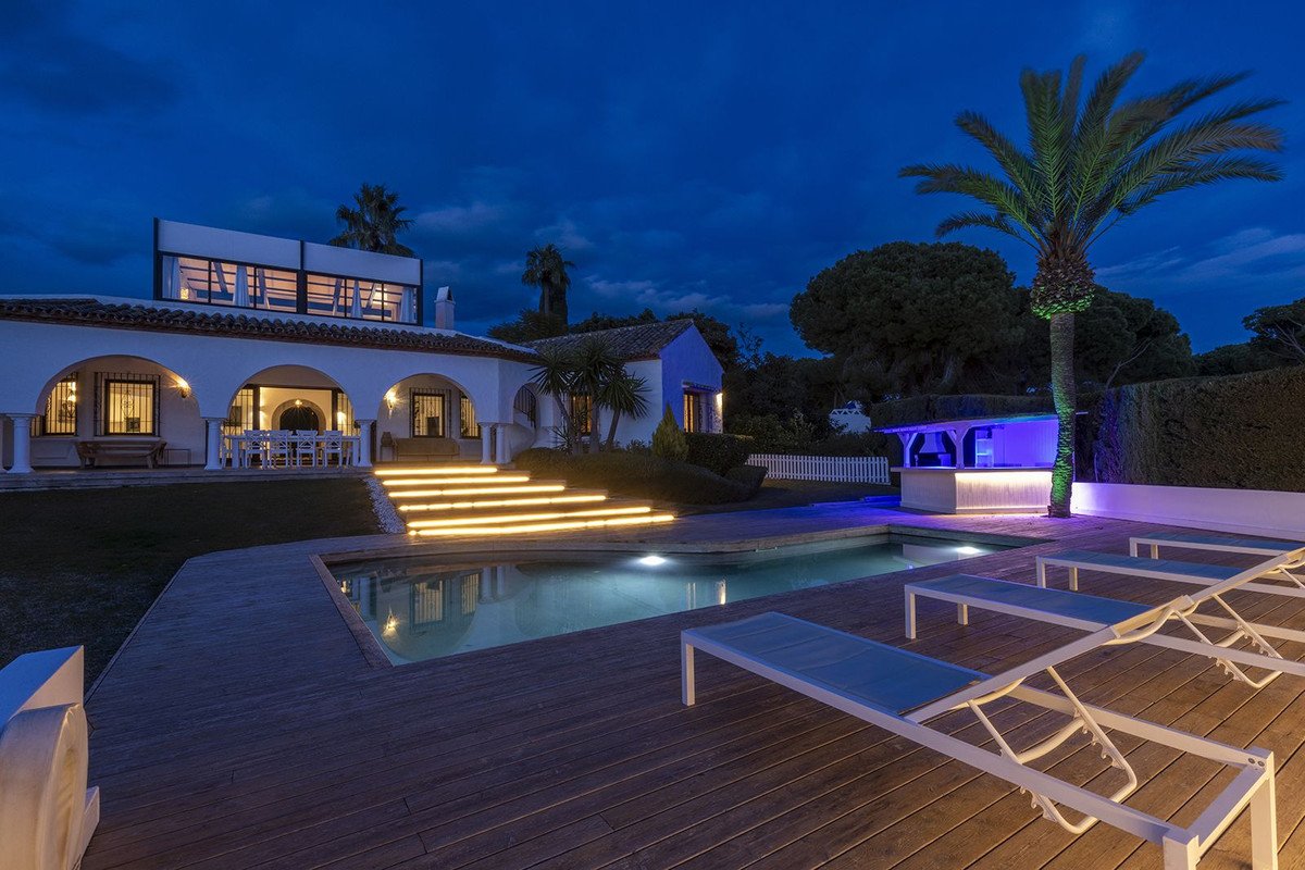 5 Bed Detached Villa in Hacienda Las Chapas