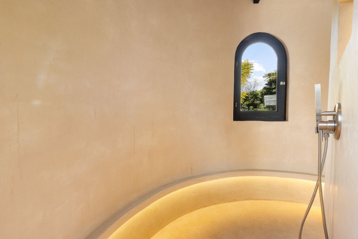 5 Bed Detached Villa in Hacienda Las Chapas