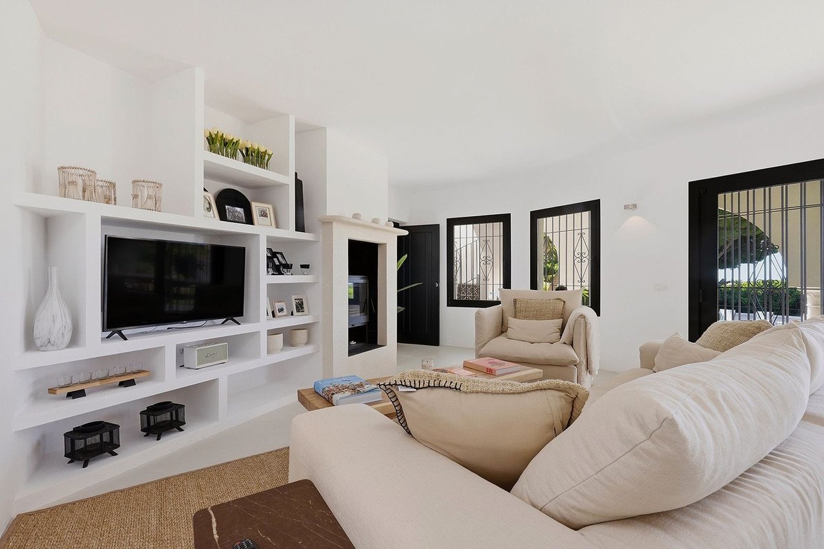 5 Bed Detached Villa in Hacienda Las Chapas