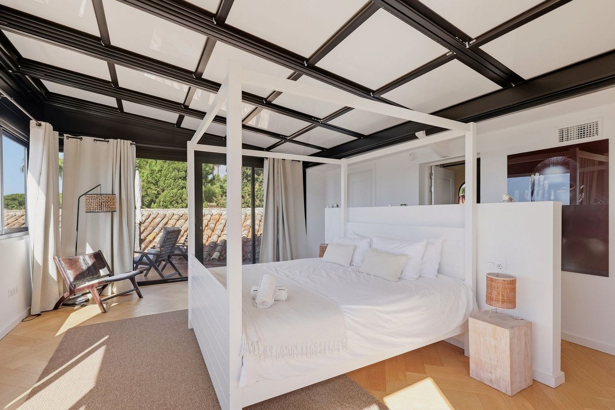5 Bed Detached Villa in Hacienda Las Chapas