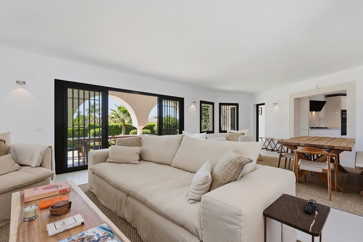 5 Bed Detached Villa in Hacienda Las Chapas