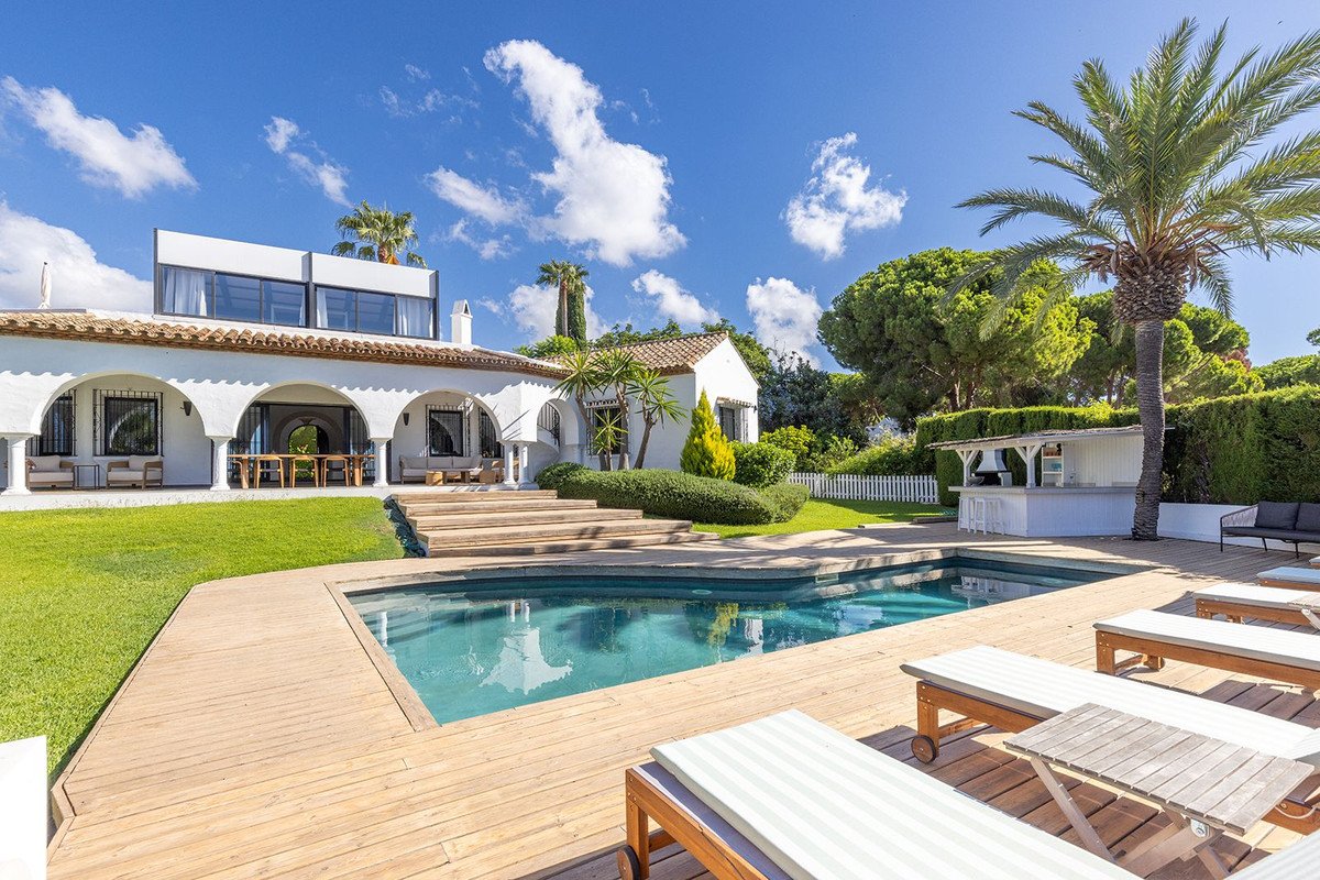 5 Bed Detached Villa in Hacienda Las Chapas