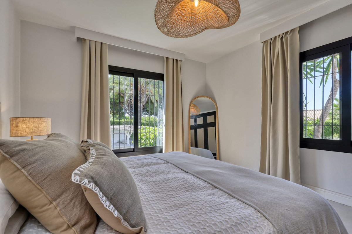 5 Bed Detached Villa in Hacienda Las Chapas