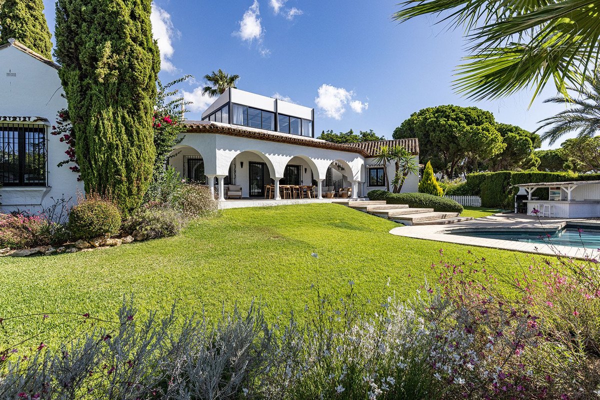 5 Bed Detached Villa in Hacienda Las Chapas