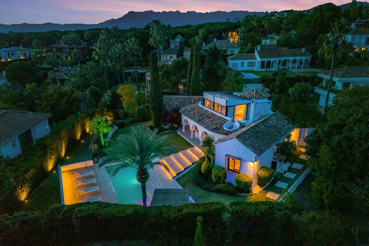 5 Bed Detached Villa in Hacienda Las Chapas