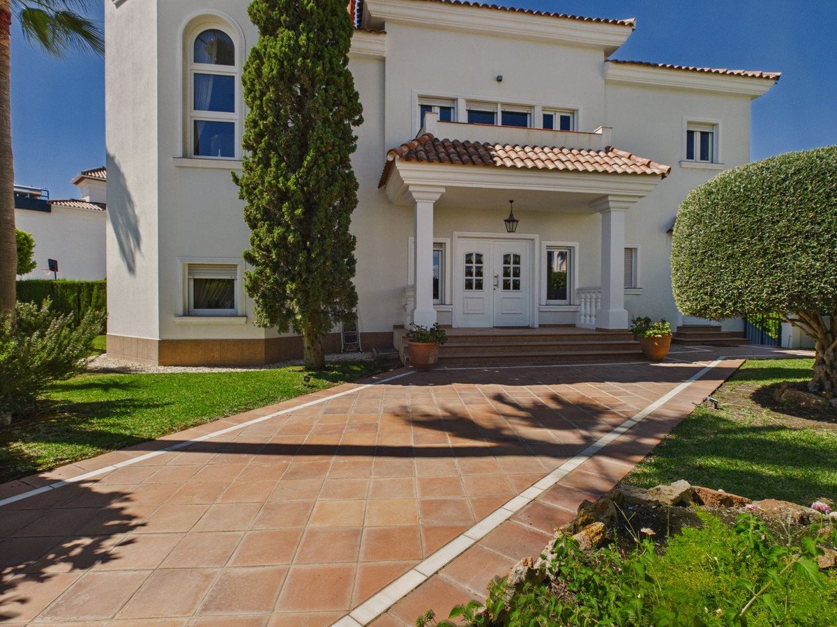 6 Bed Detached Villa in Benahavís