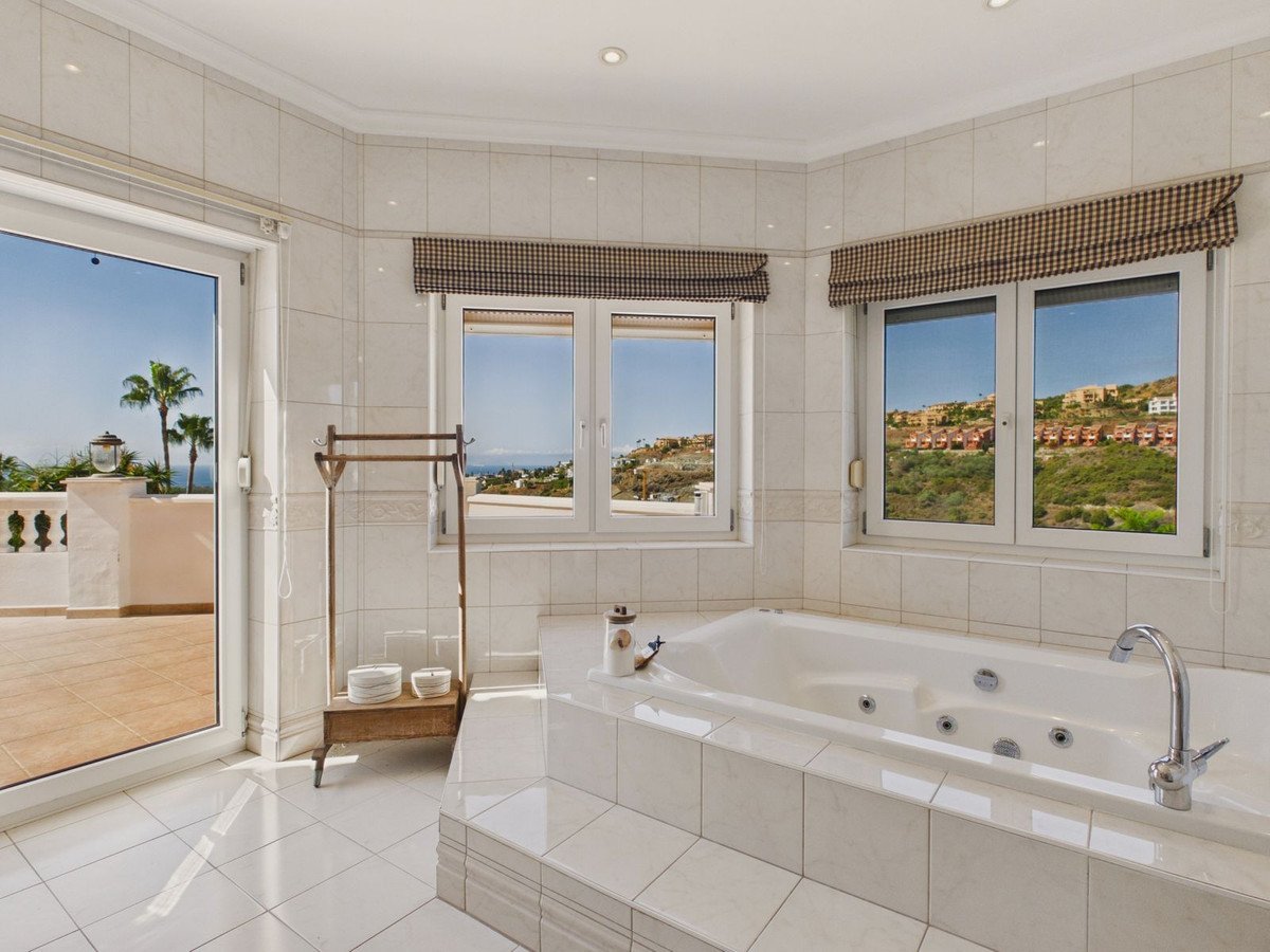 6 Bed Detached Villa in Benahavís