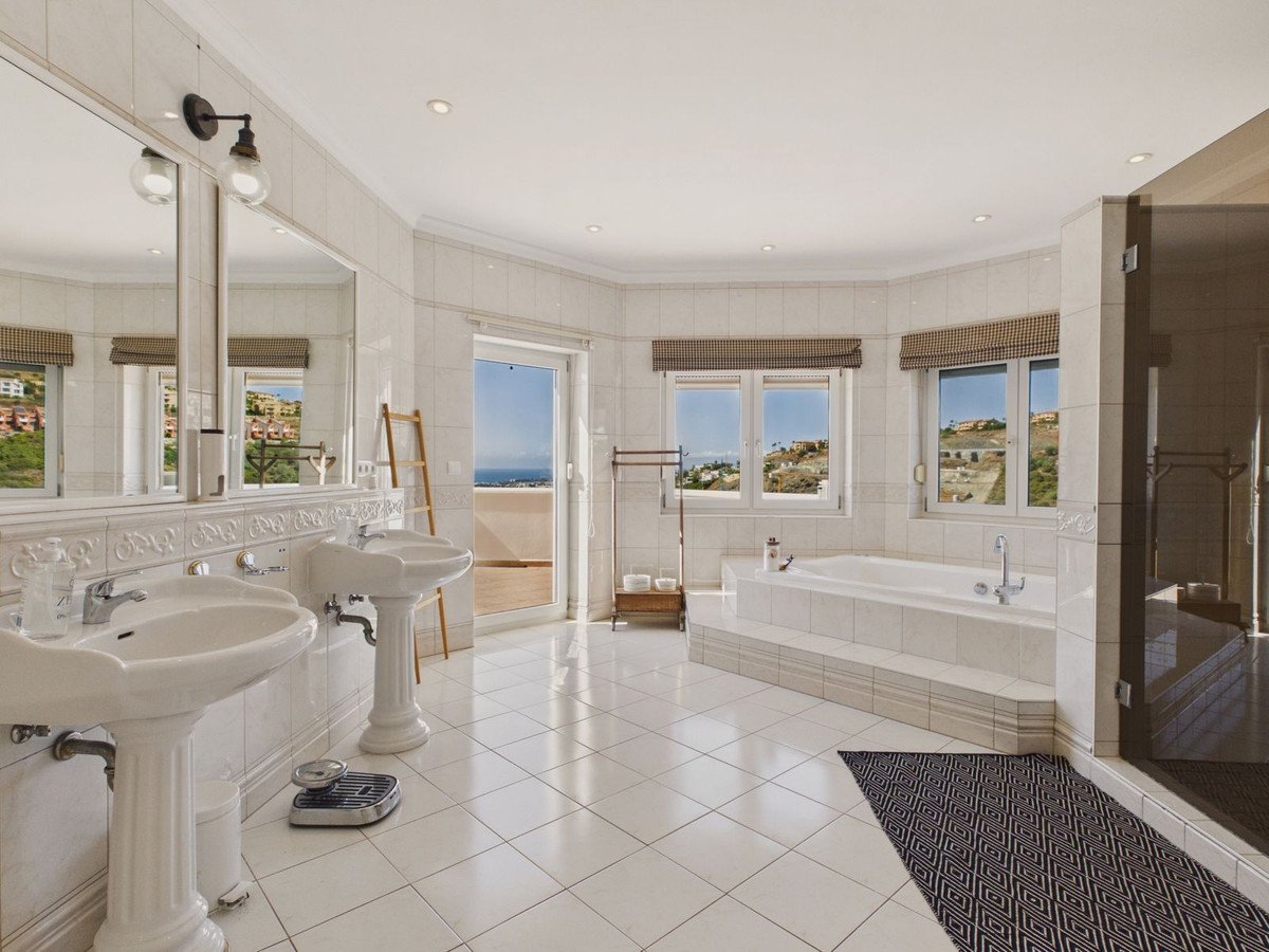6 Bed Detached Villa in Benahavís