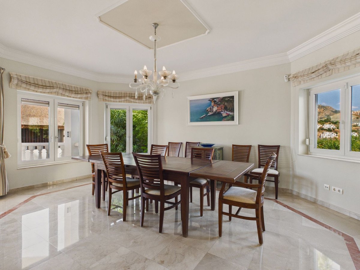 6 Bed Detached Villa in Benahavís