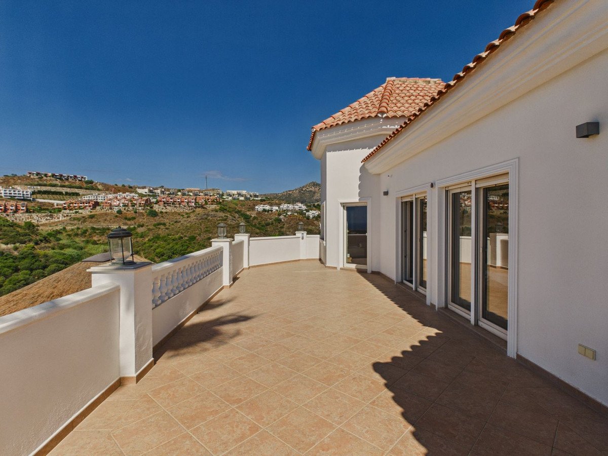 6 Bed Detached Villa in Benahavís