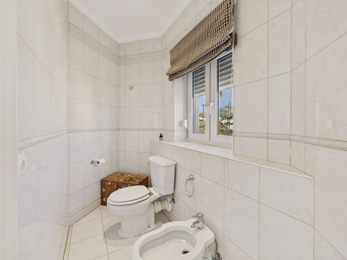 6 Bed Detached Villa in Benahavís