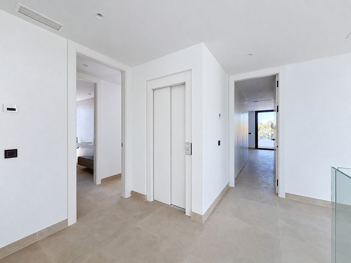 5 Bed Detached Villa in Nagüeles