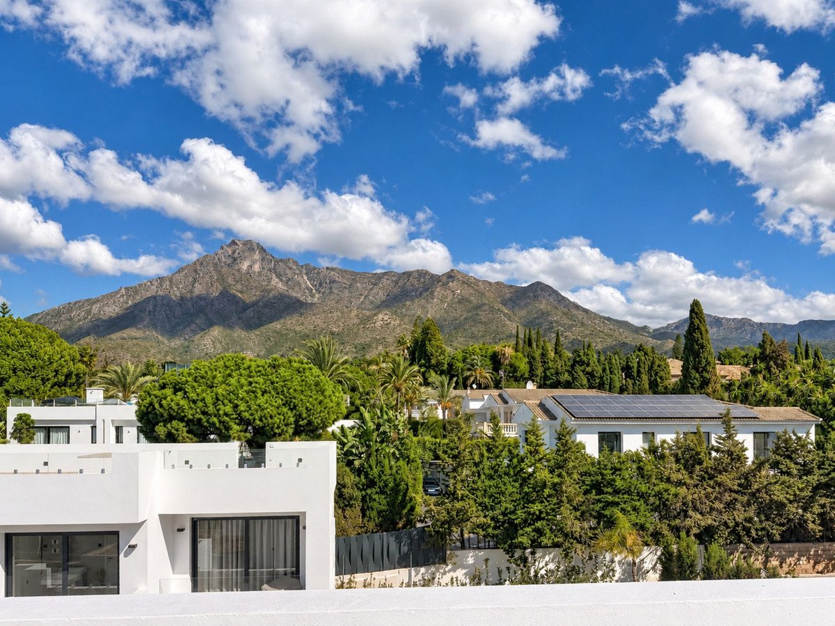 5 Bed Detached Villa in Nagüeles
