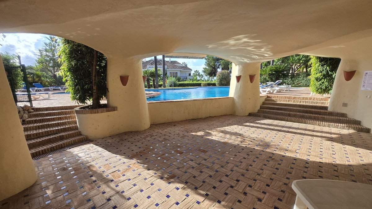 2 Bed Middle Floor Apartment in The Golden Mile