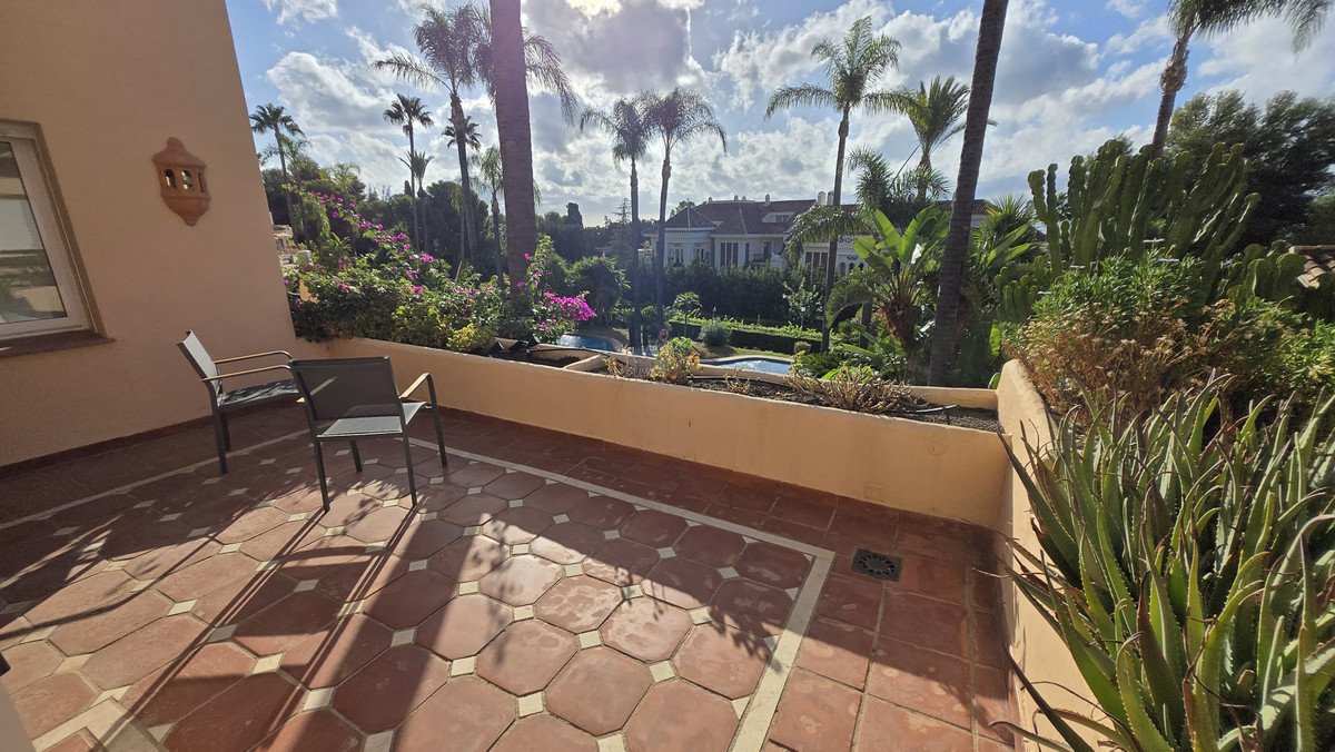 2 Bed Middle Floor Apartment in The Golden Mile