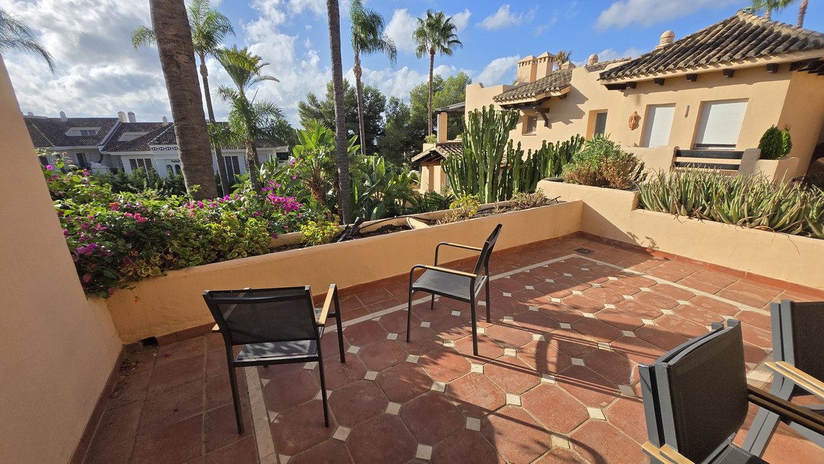 2 Bed Middle Floor Apartment in The Golden Mile