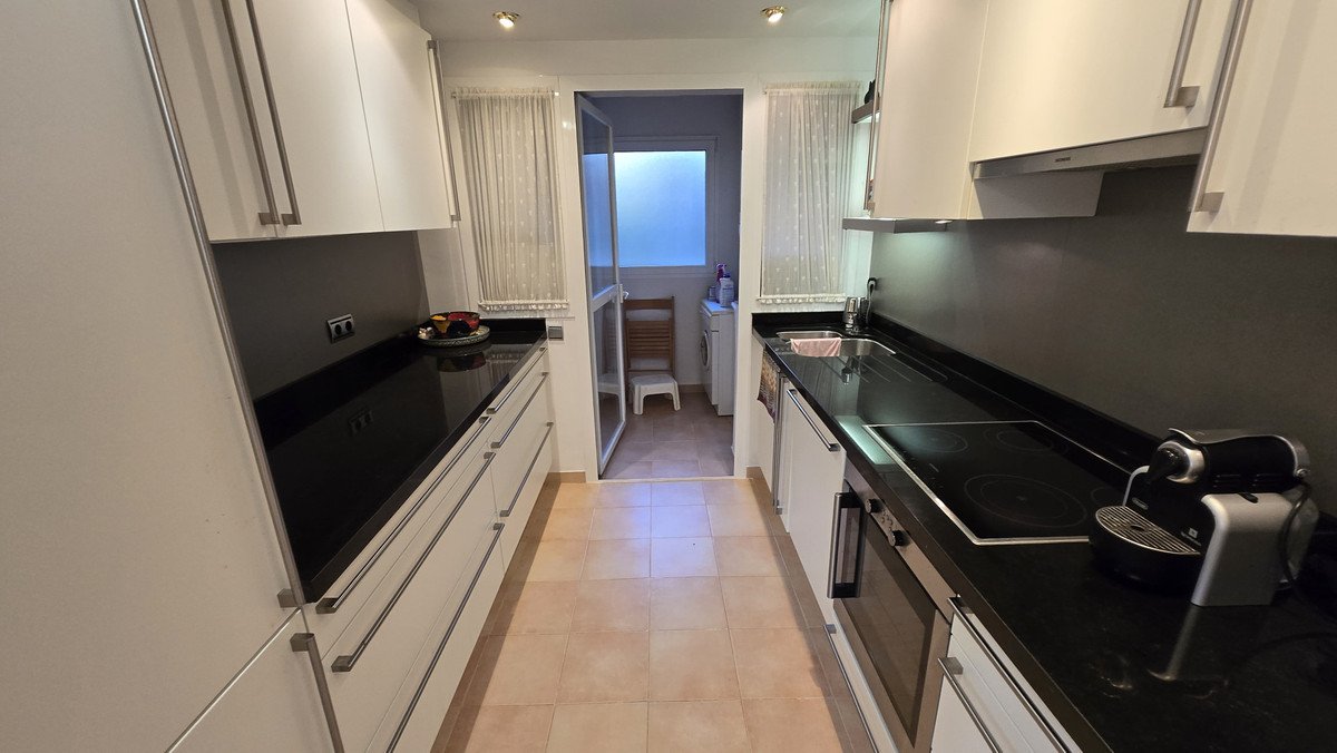 2 Bed Middle Floor Apartment in The Golden Mile