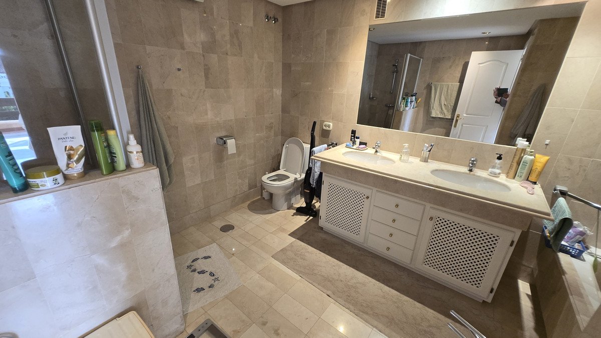 2 Bed Middle Floor Apartment in The Golden Mile