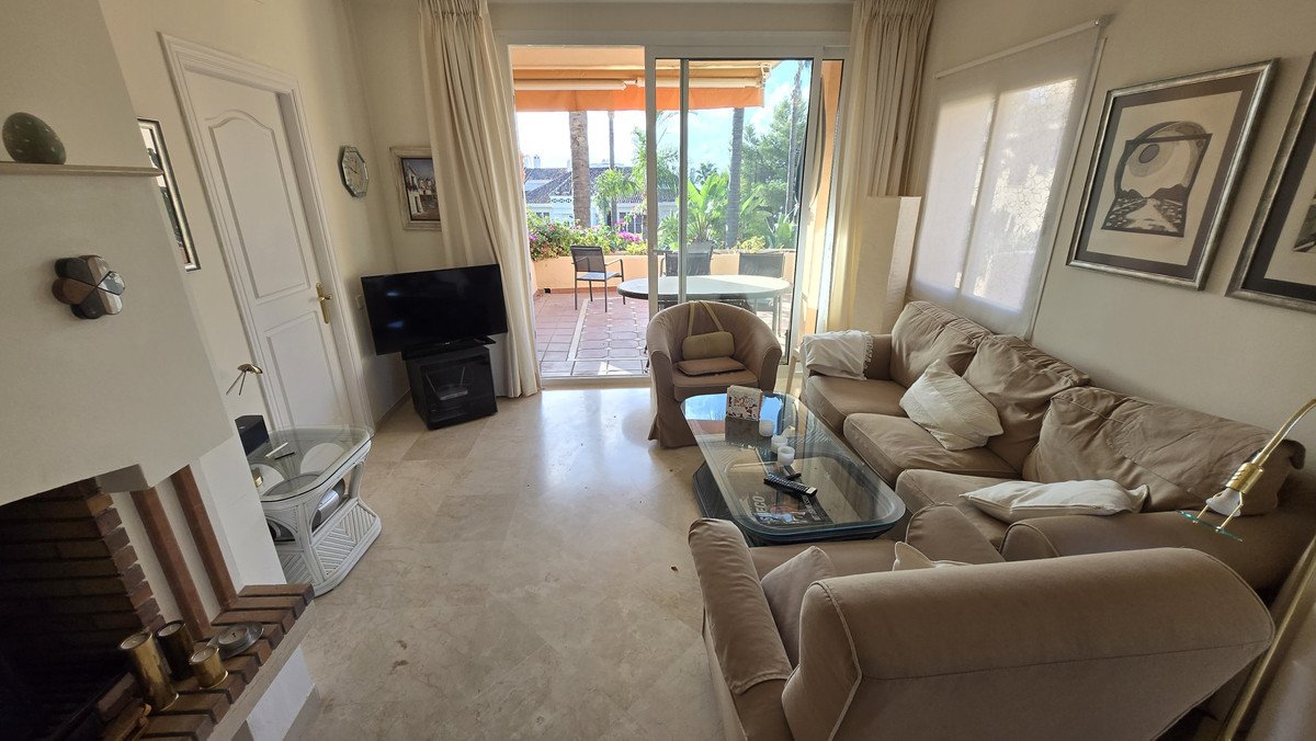 2 Bed Middle Floor Apartment in The Golden Mile