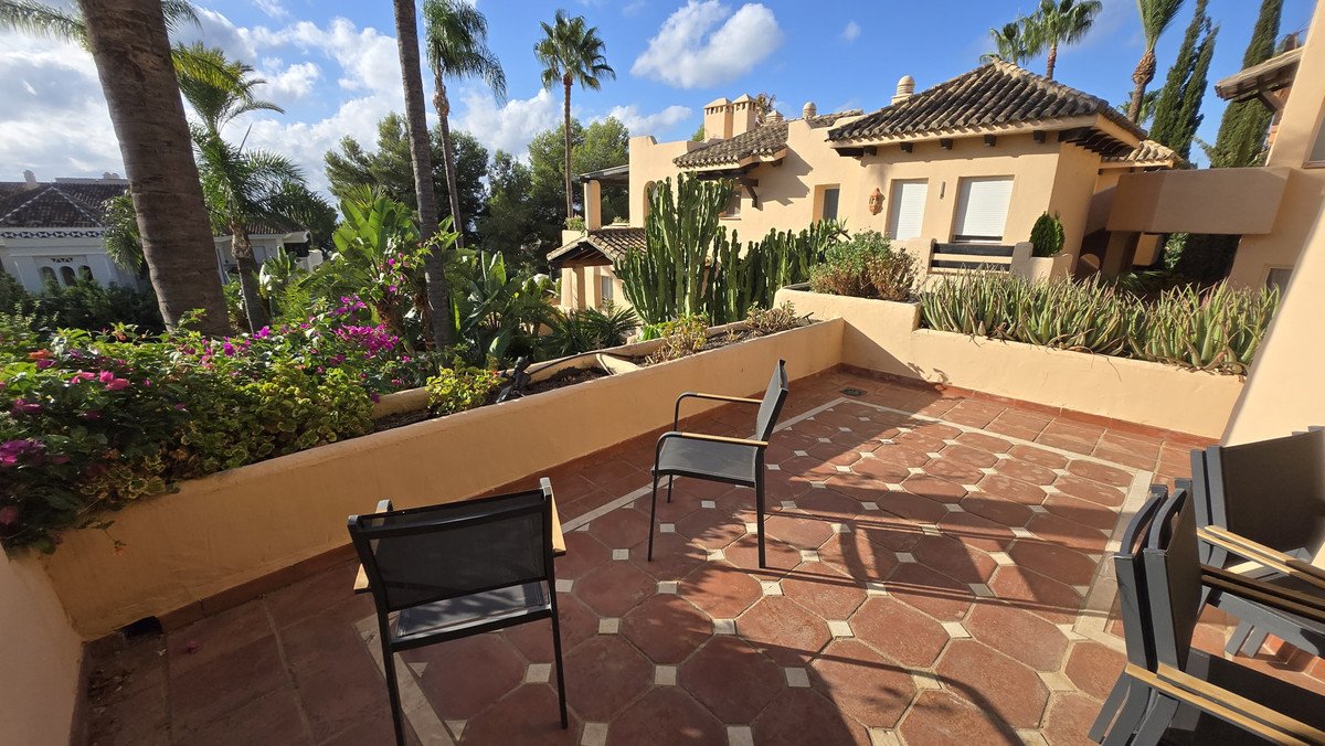 2 Bed Middle Floor Apartment in The Golden Mile