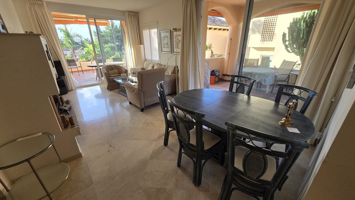 2 Bed Middle Floor Apartment in The Golden Mile